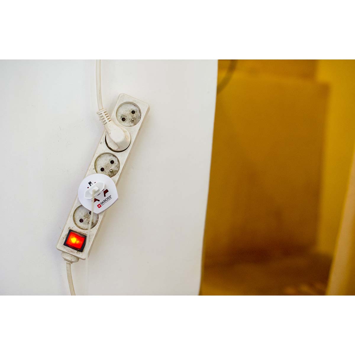 Adaptateur de voyage Prise mondiale vers Europe - Accessoire téléphonie Nedis - 3