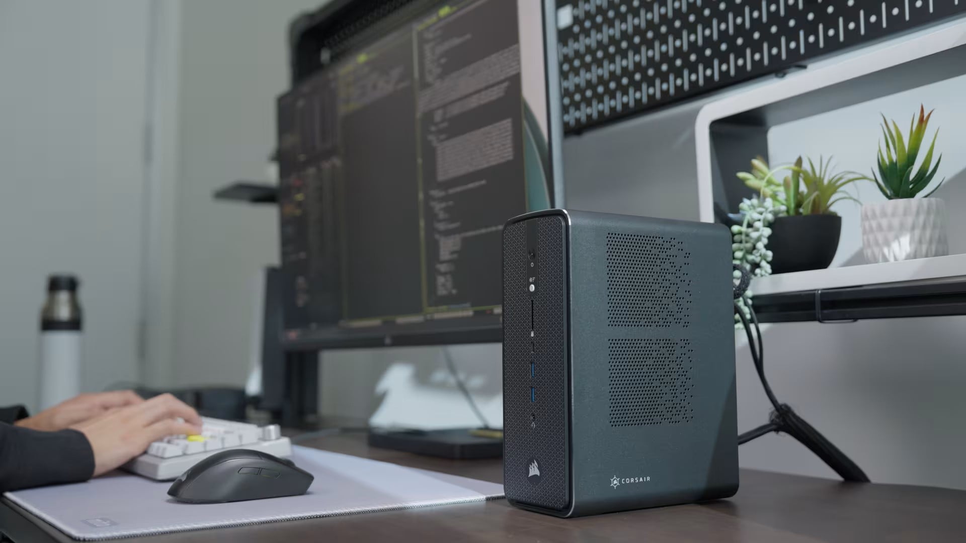 Corsair AI WORKSTATION Ryzen AI Max+ 395/128Go/1To/W11 - Barebone et Mini-PC - 7