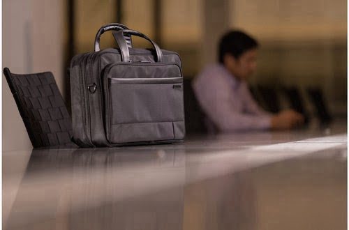 Contour" 2.0 15.6" Business Laptop Brief (K60386EU) - Achat / Vente sur grosbill.com - 17