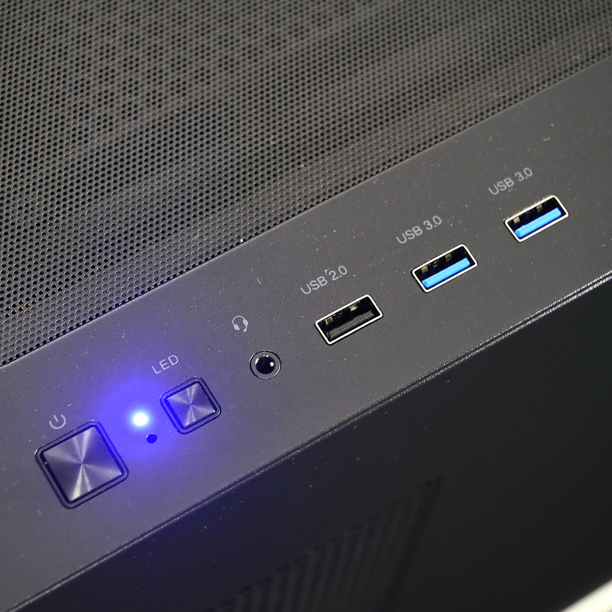 Grosbill Black Expert - I7-14700KF/5070Ti/32Go/2To - BF06 (PCG-10602738) - Achat / Vente PC Fixe sur grosbill.com - 4