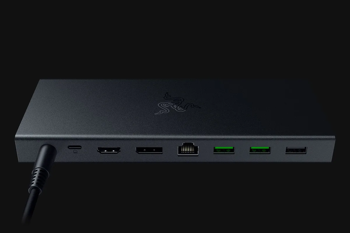 Razer USB 4 Dock - USB-C 14 ports Prise en charge de deux moniteurs — vue 4