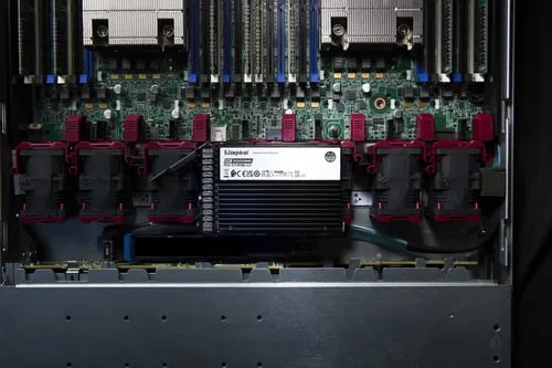 Kingston DC3000ME 7,68To U.2 — vue 5