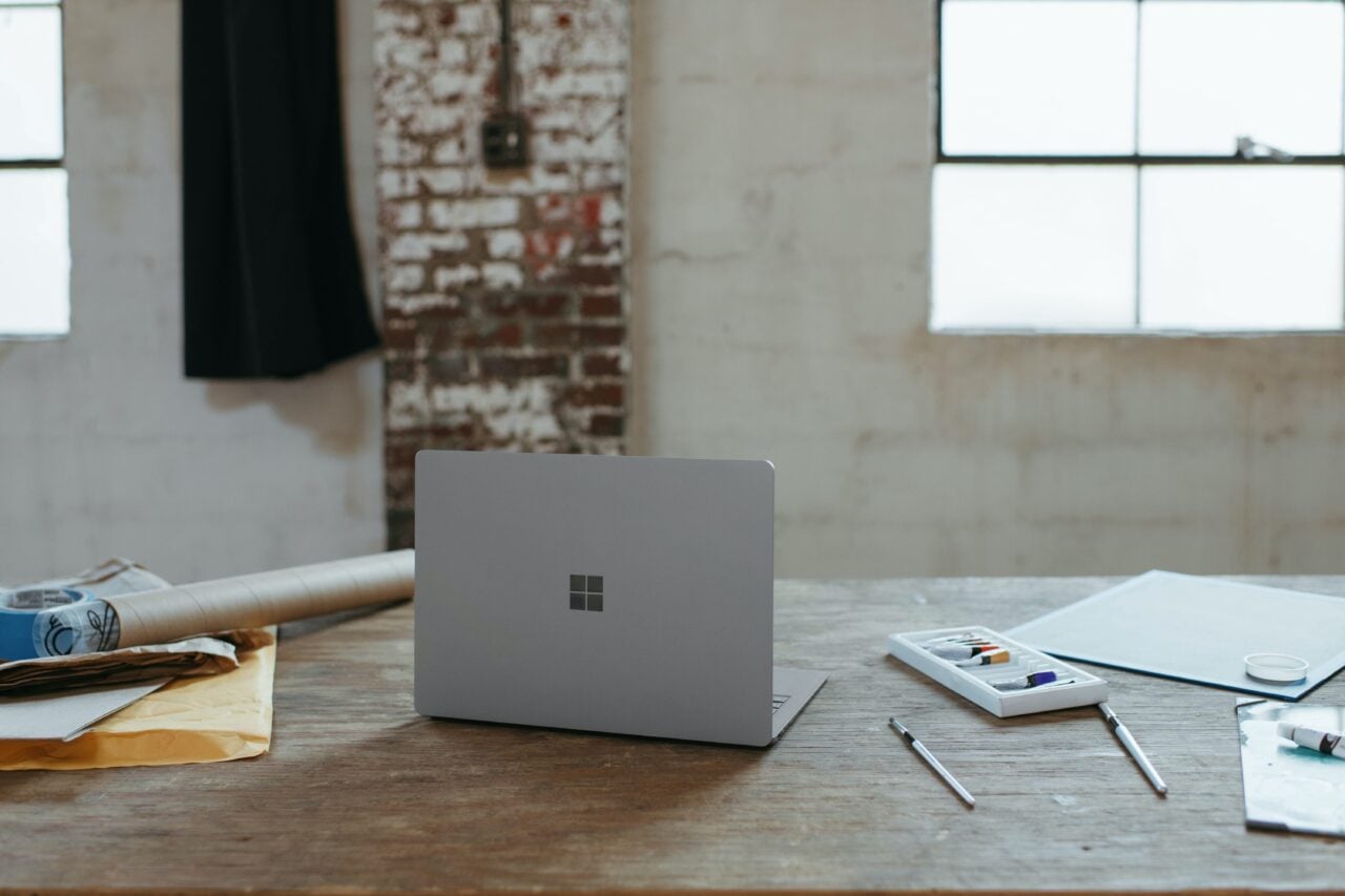 Quels sont les accessoires et les options utiles pour les étudiants qui utilisent leur PC portable au quotidien
